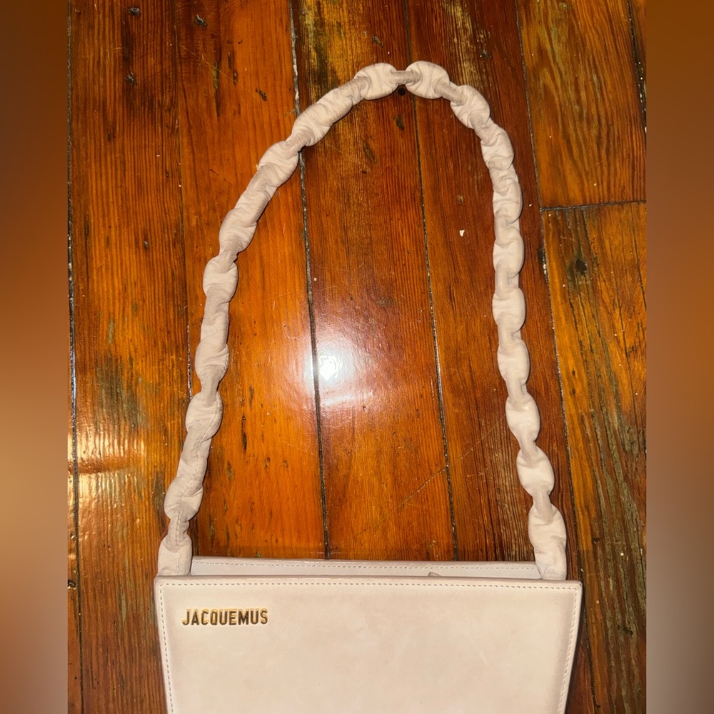 Jacquemus beige Le Papier 'Le Sac à L'Envers' bag.
